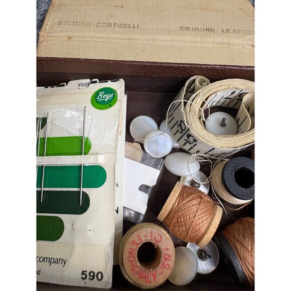 Vintage Belding Corticelli Leather Sewing Kit With Threads Buttons & Needles - Picture 6 of 9